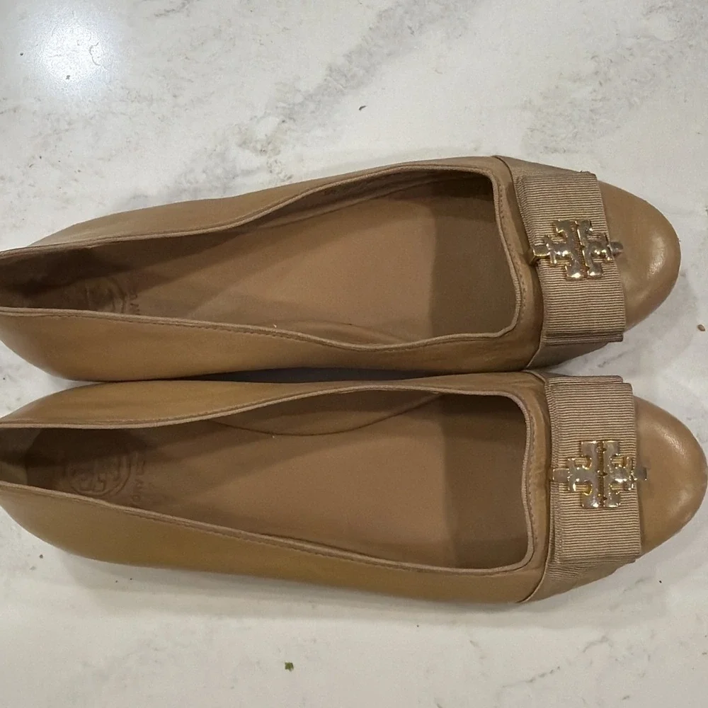 Tory Burch Flats – Tan Leather Size 7